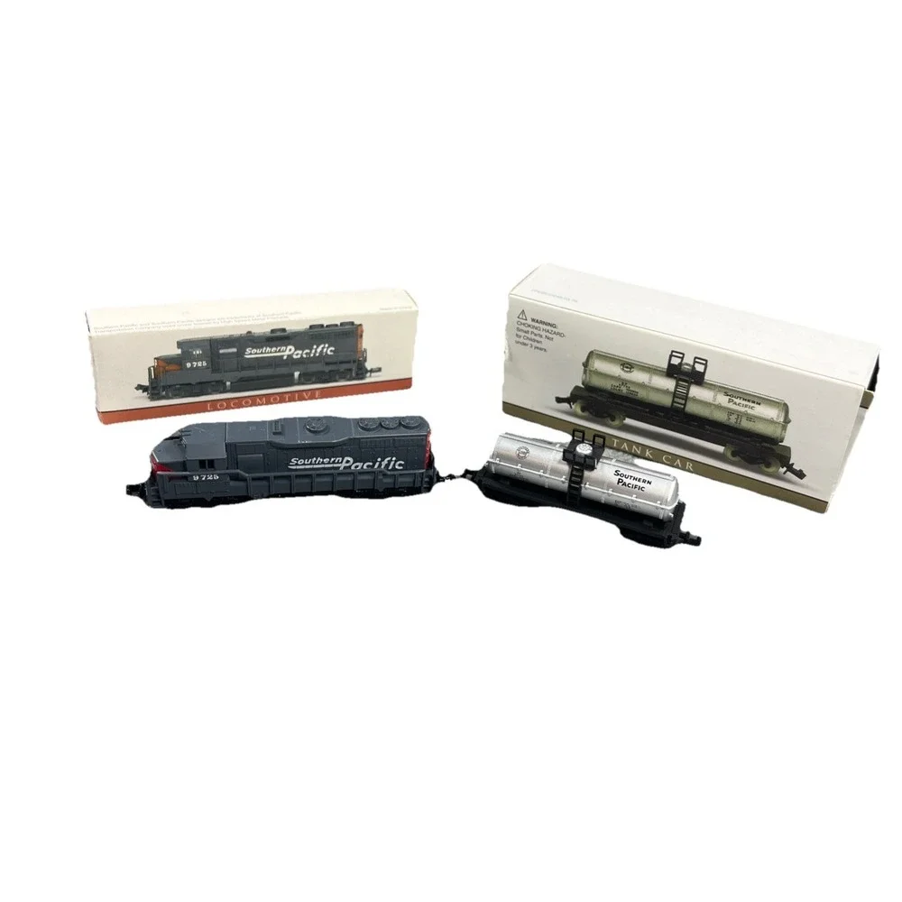 Southern Pacific Locomotive + Tank Car RR # 9794 GP-60 Train Set Lot of 2 NEW